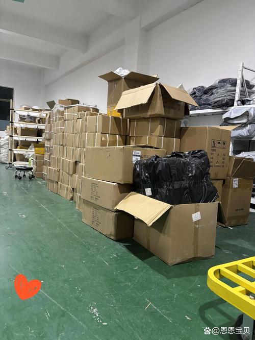 半年坚持，小生意炼成大事业 一对小情侣怎么撑起饰品店的半壁江山？
